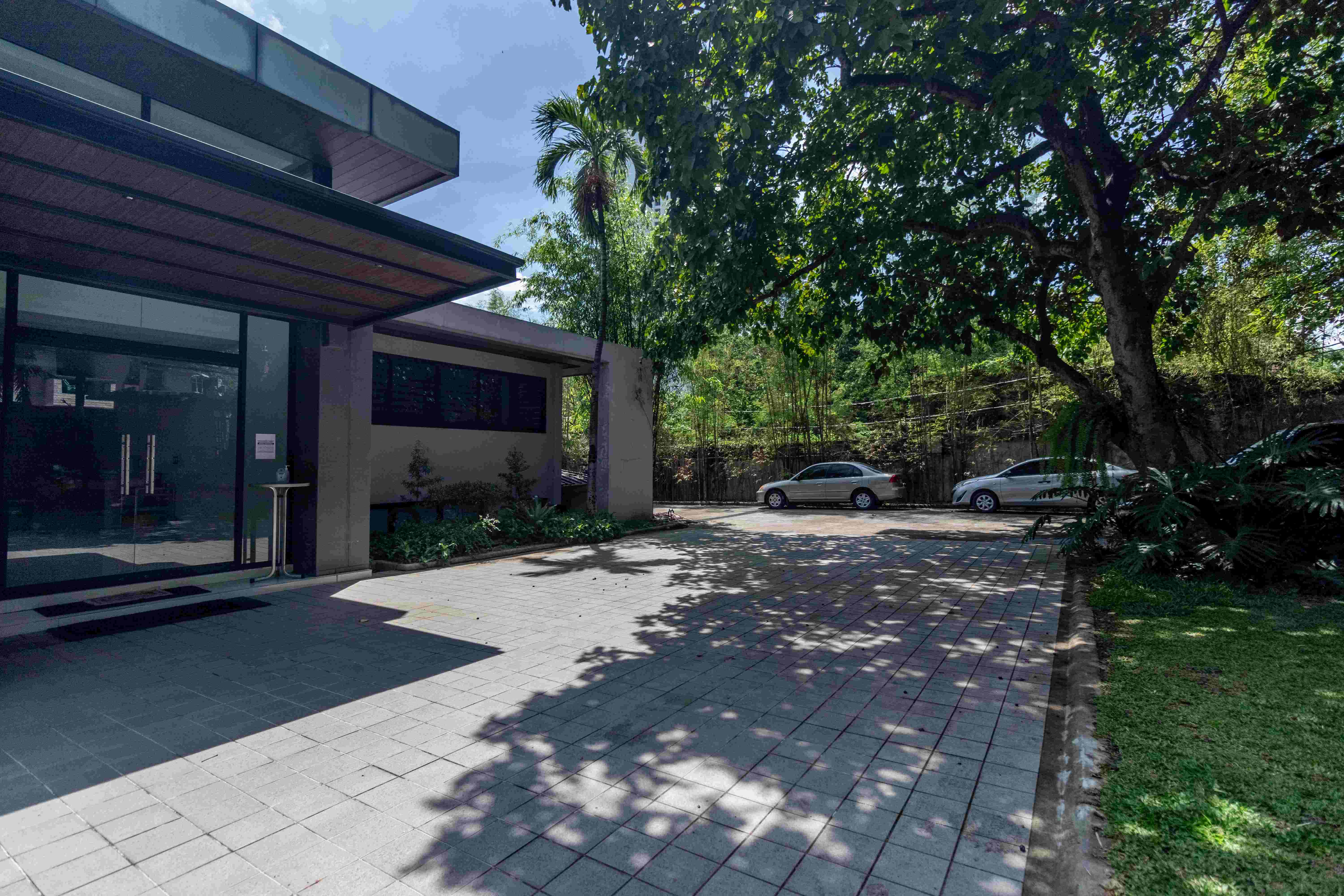 4BR HOME/OFFICE FOR SALE VARSITY HILLS Home Discovery