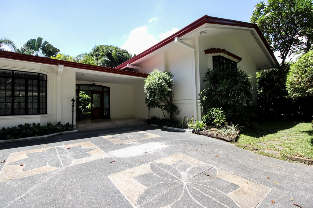 4BR HOUSE FOR RENT VILLAGE Home Discovery